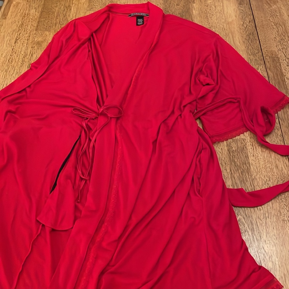 VS Red Robe - Picture 3 of 4